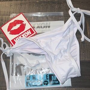 Vixxon Premium Swimwear Cheeky Scrunch Butt White Bottoms, Size Medium NEW
